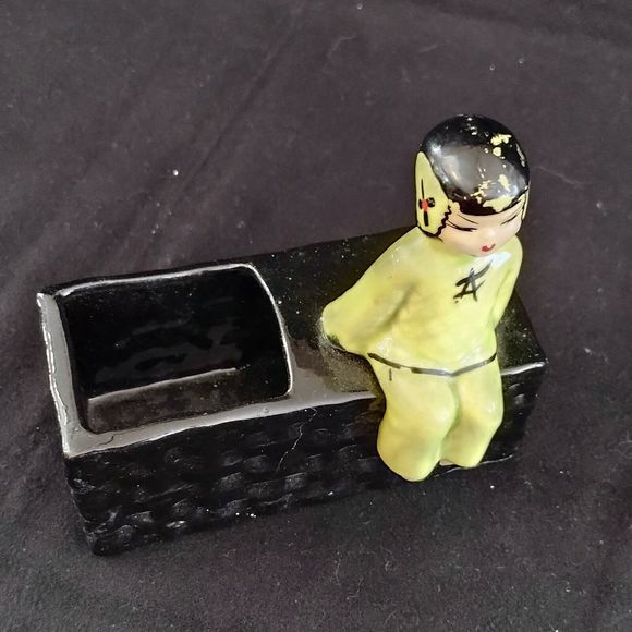 Vintage Mid Century Asian Figurine Boy and Girl Planter Pair - Picture 5 of 10